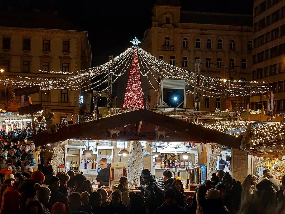 Budapest Christmas Market Dates: 2026 Festive Guide