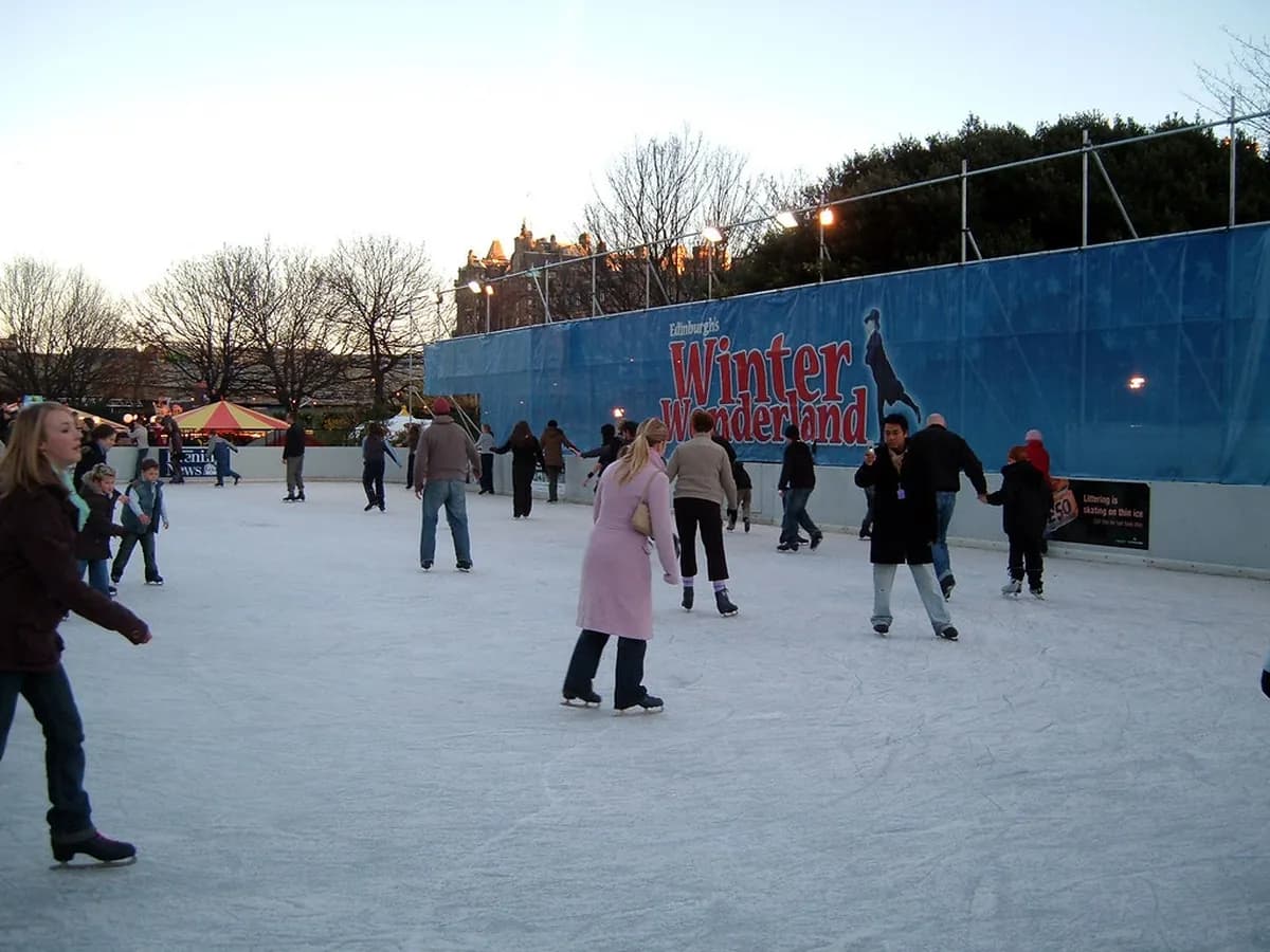 Edinburgh Christmas Ice Rink: 2026 Skating Guide
