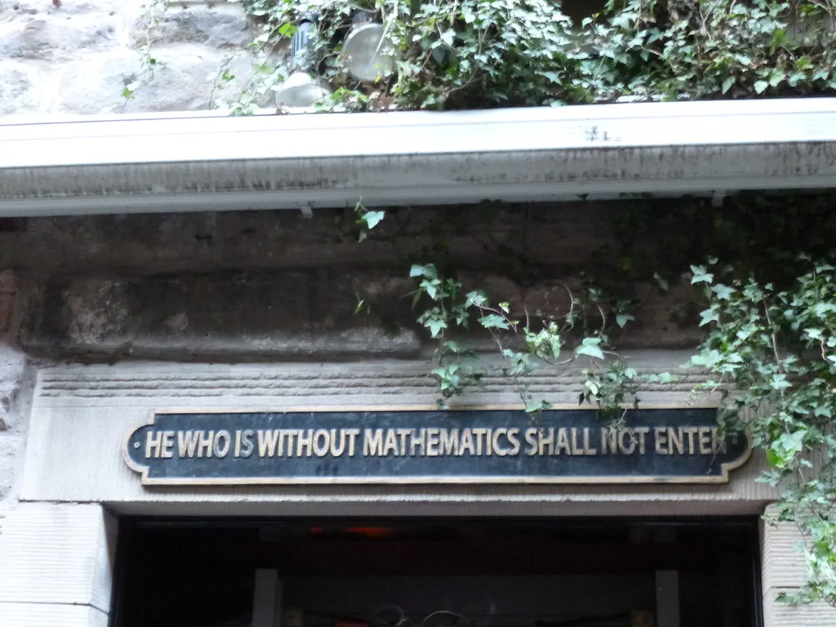 Edinburgh Hogmanay Guide: Plan Your 2026 New Year Trip