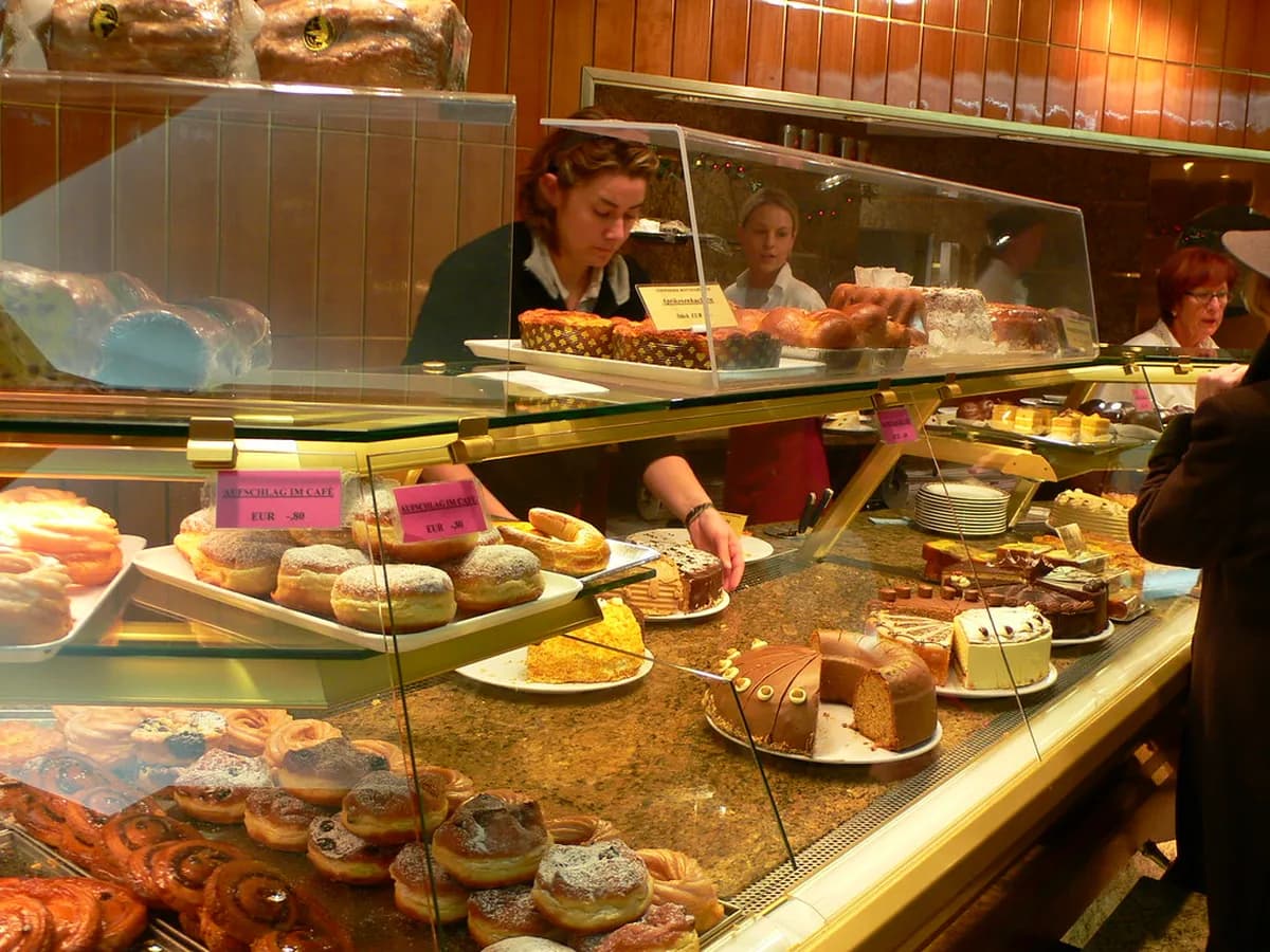 Best Munich Christmas Market Food Guide 2026