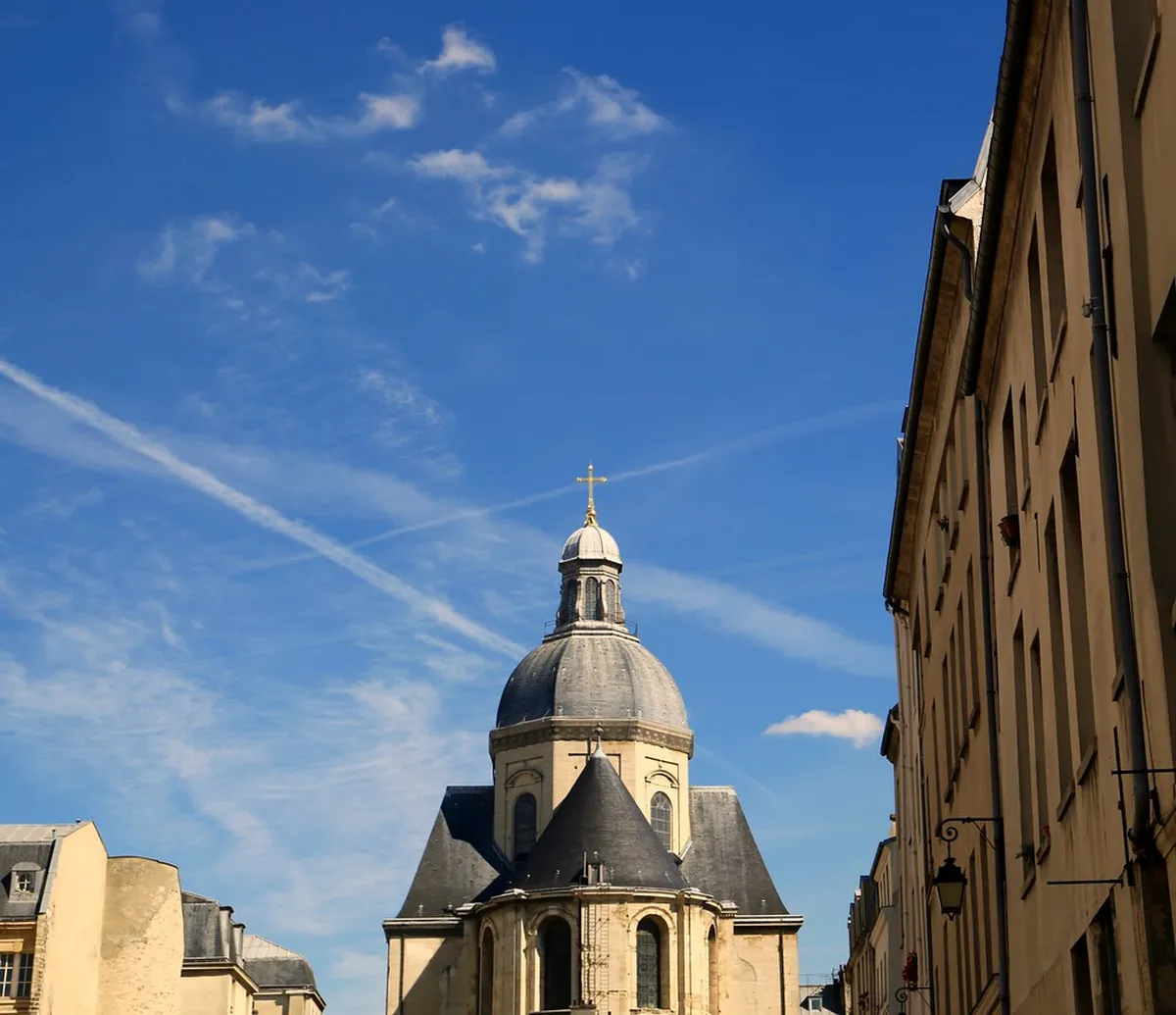 Where to Stay Paris Bastille Day: Best Hotels & Areas