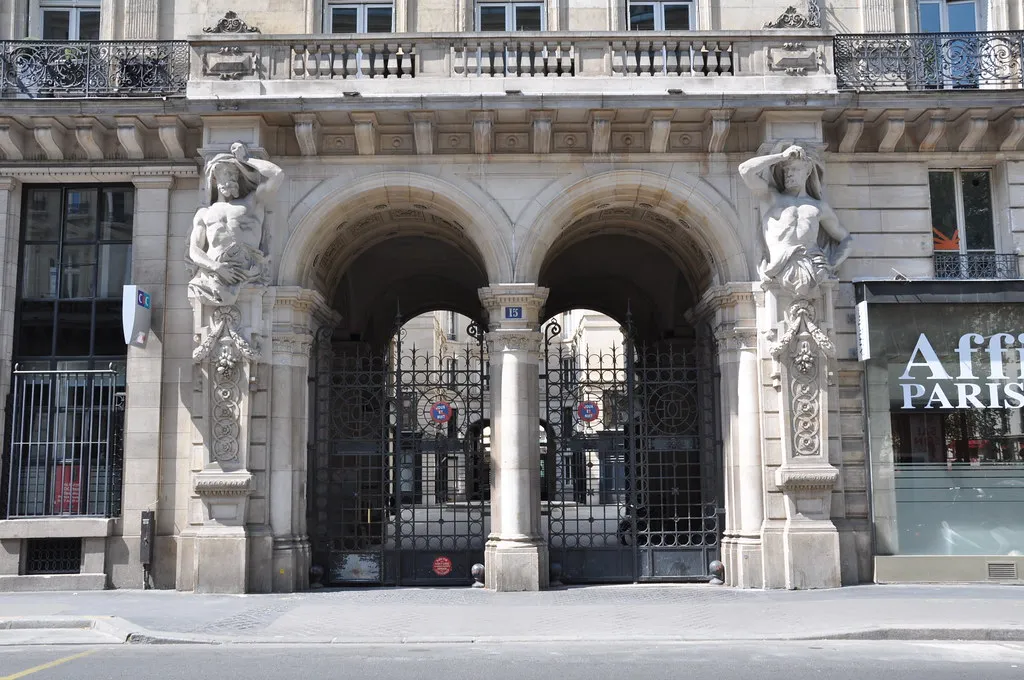 Top Dining Experiences for the Holiday in Paris