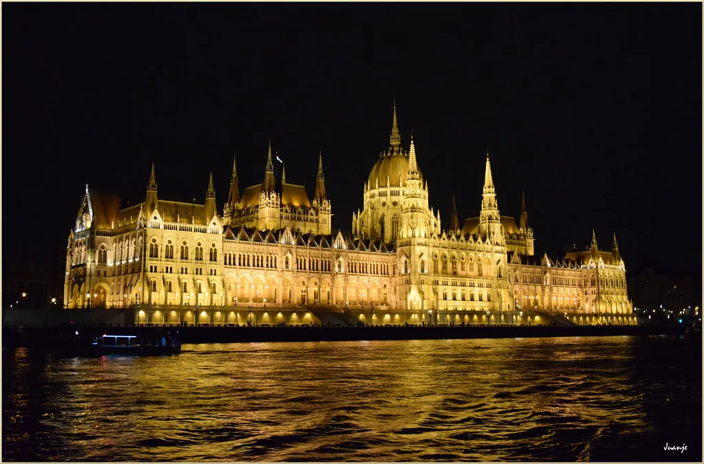 What's Open on Christmas Eve & December 25-26 in Budapest