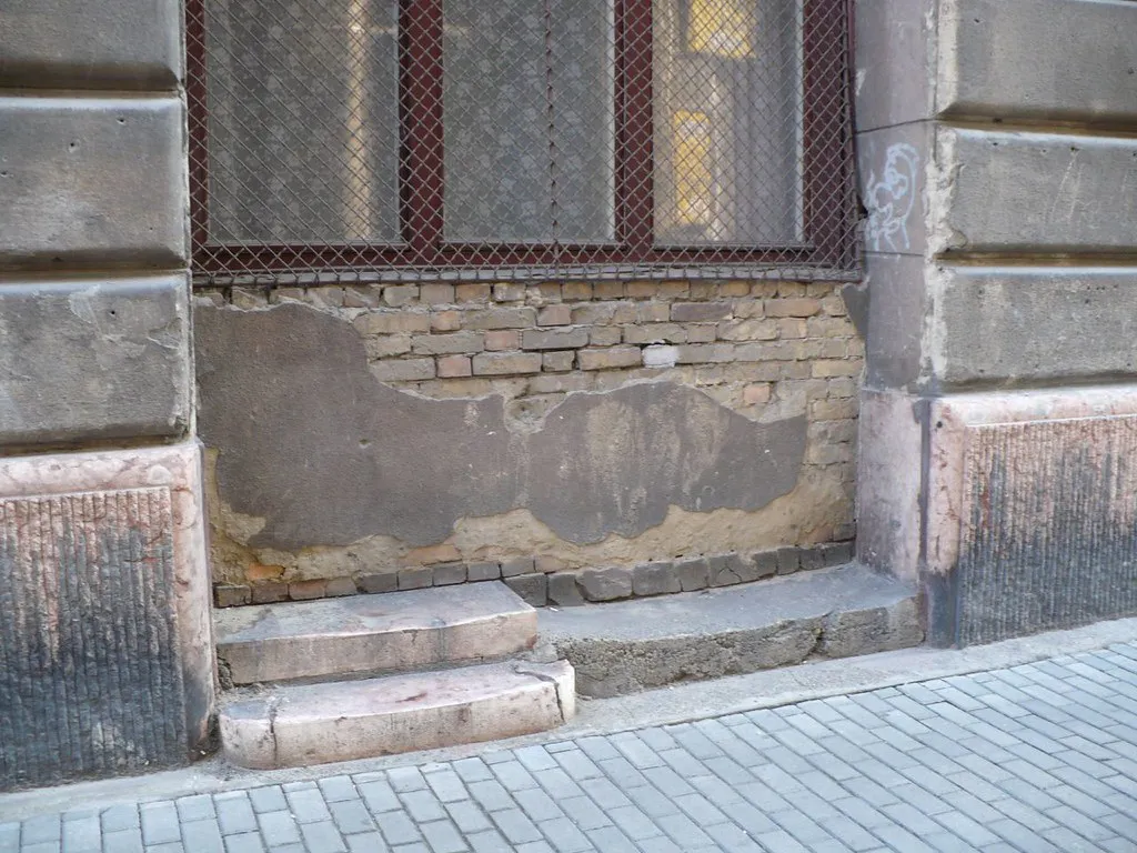 Practical Tips: Weather, Transport & What to Wear in Budapest