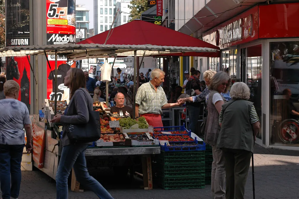 Practical Tips for Navigating the Food Stalls in Cologne