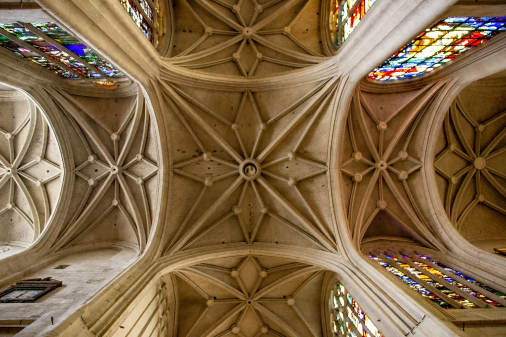 Top Neighborhoods for Festival Stays in Edinburgh