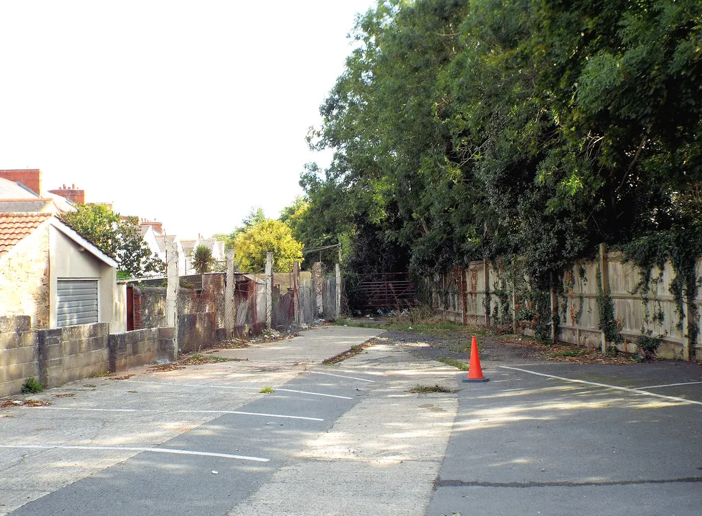 Group Booking and Syndicate Strategies in Pilton