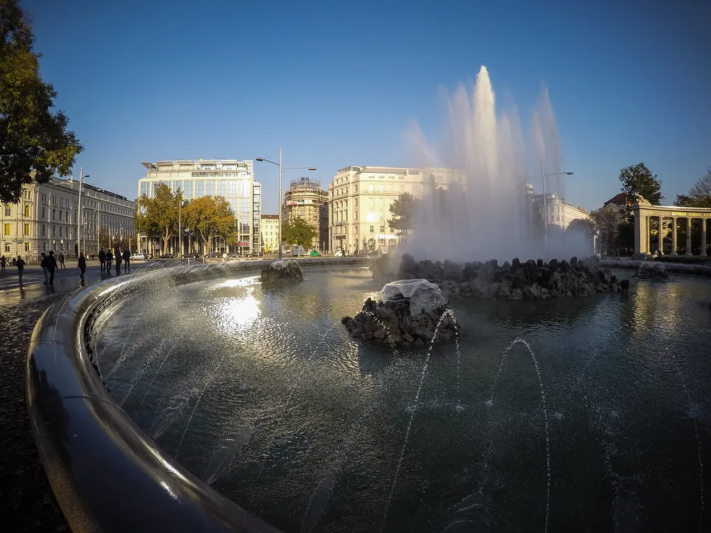 Local Etiquette and Fan Traditions in Vienna in Vienna