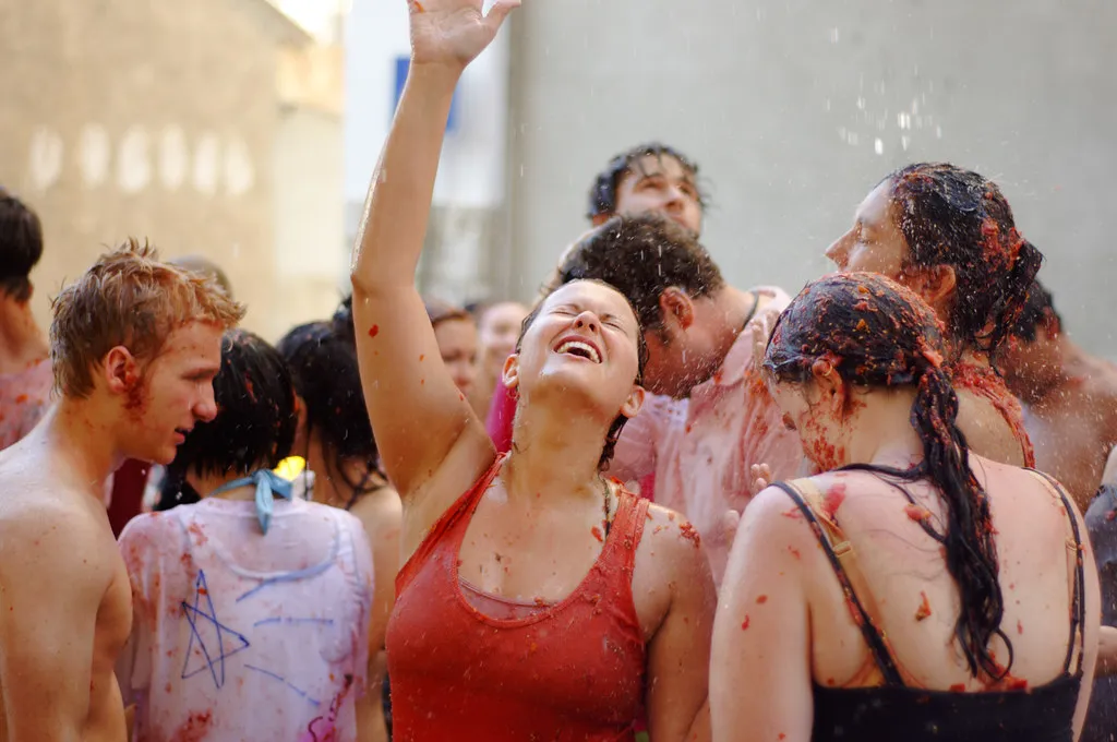 Day of La Tomatina: Hour-by-Hour Timeline in Buñol