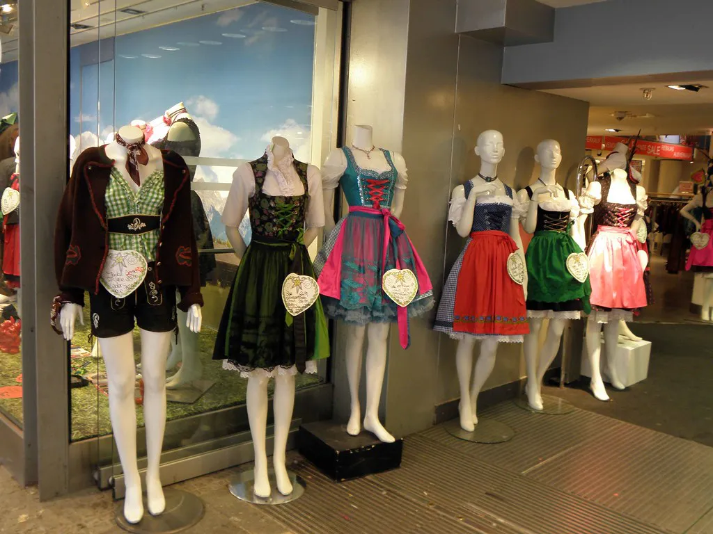 Support and Shaping: The Right Bra With Your Dirndl in Munich