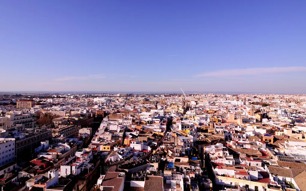 Best Strategy for Navigating the Crowds in Seville
