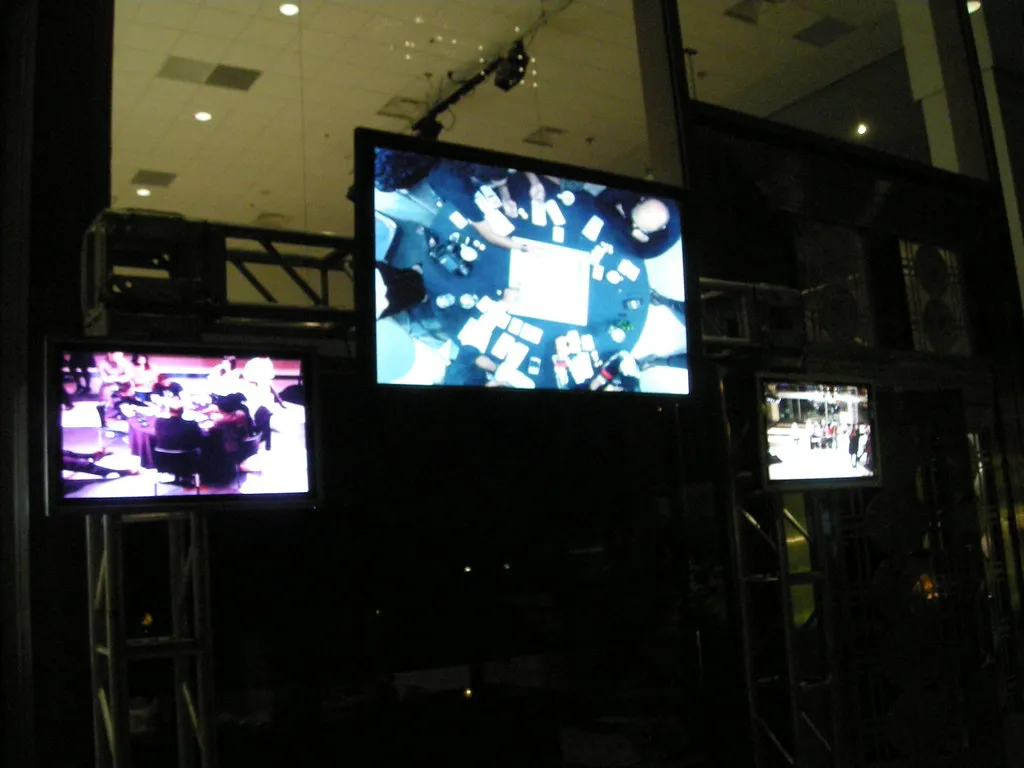 Tomorrowland Currency: How Pearls and Bracelets Work (The Monopoly Money Reality) in Boom