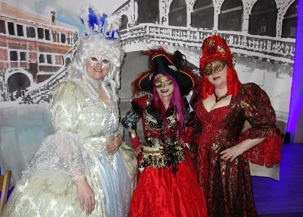 Where to Find Authentic Masks and Costumes in Venice