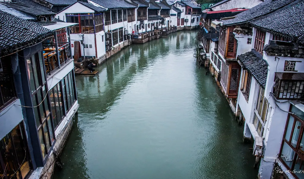 Understanding Dress Codes and Costume Requirements in Venice