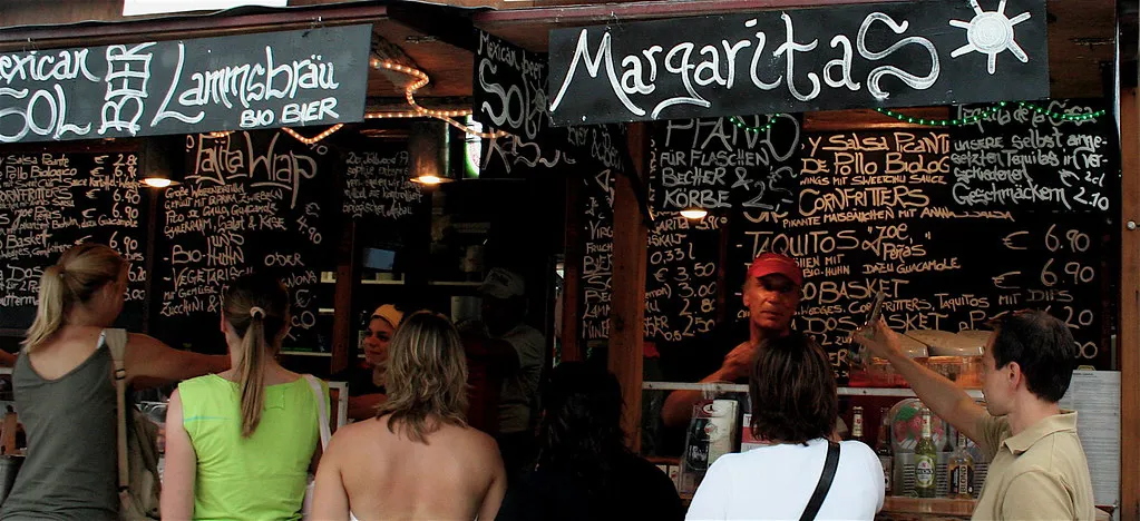 Viktualienmarkt vs. Marienplatz: How to Choose in Munich