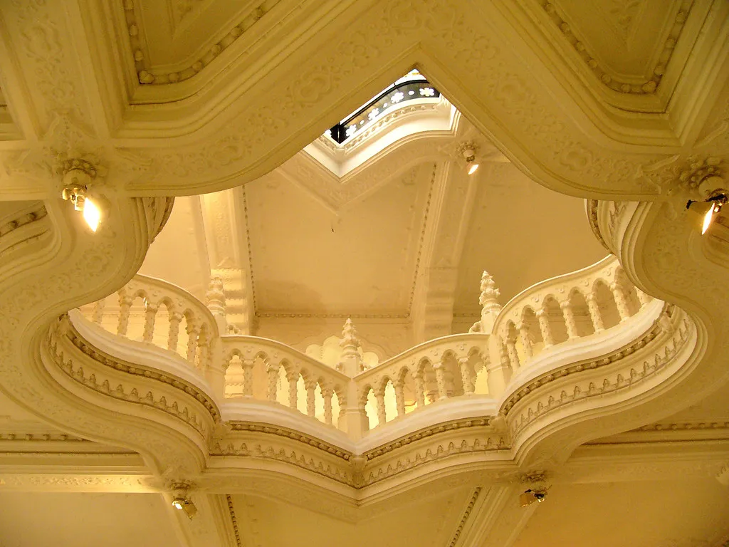 Shopping for Authentic Hungarian Crafts in Budapest