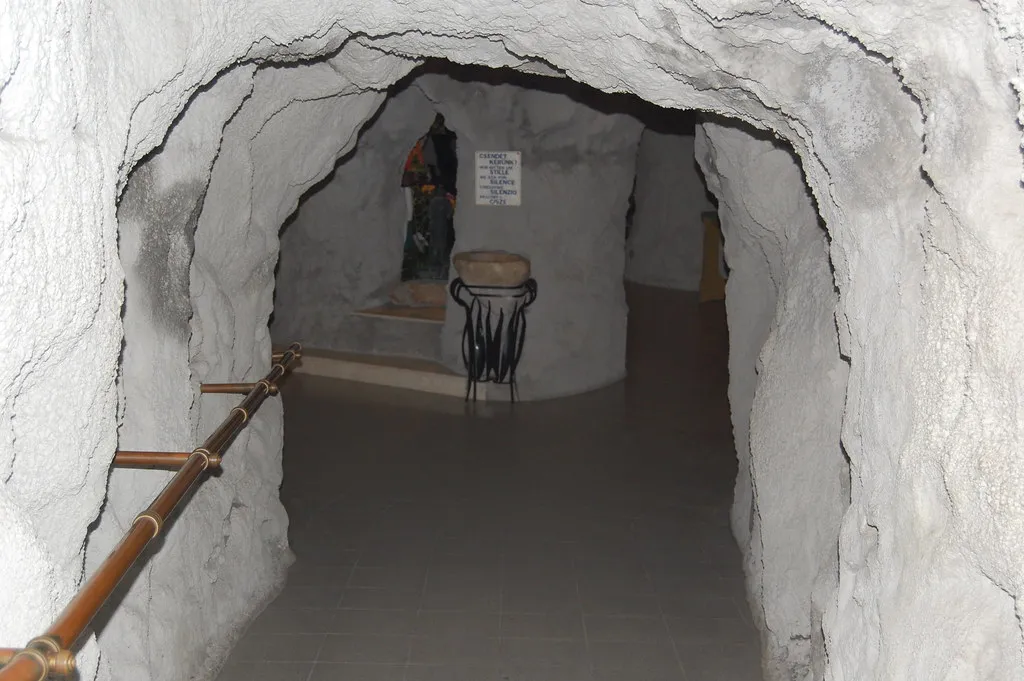 Beyond Vörösmarty: Winter Cruises and Nearby Attractions in Budapest