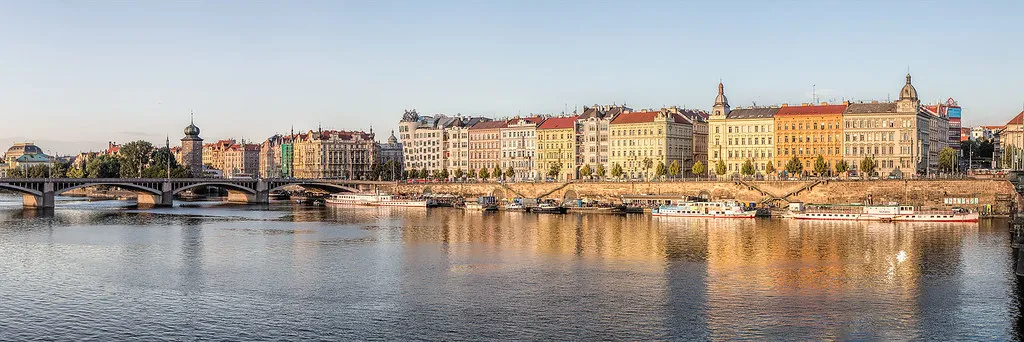 Mulled Wine Mugs and Festive Drinkware in Prague