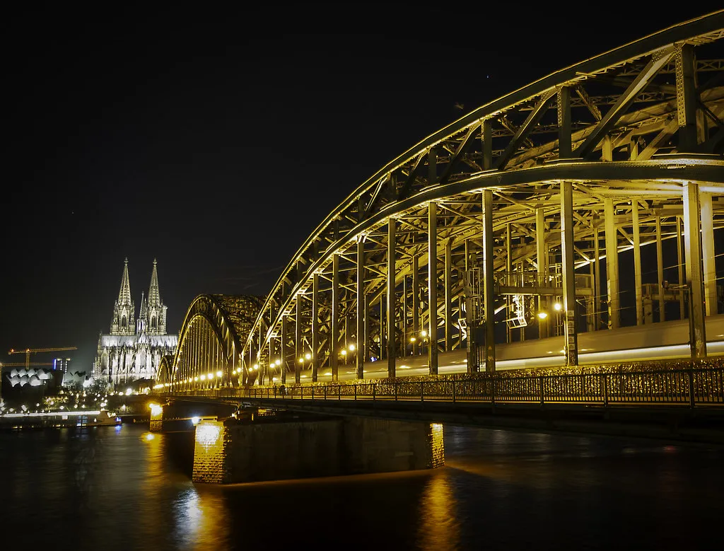 Practical Footwear for Long Carnival Days in Cologne