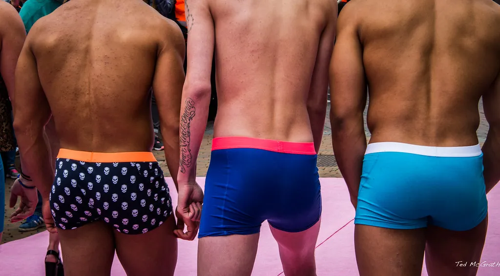 Best Footwear for Navigating Amsterdam Crowds in Amsterdam